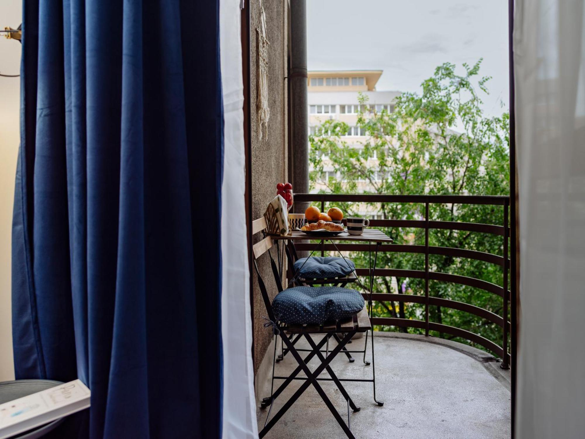 Petite Maison Sur Le Boulevard Bukarest Exterior foto